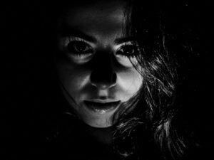 Lana Reina : Portraits dans le Noir