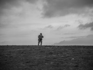 La veille, solitaire